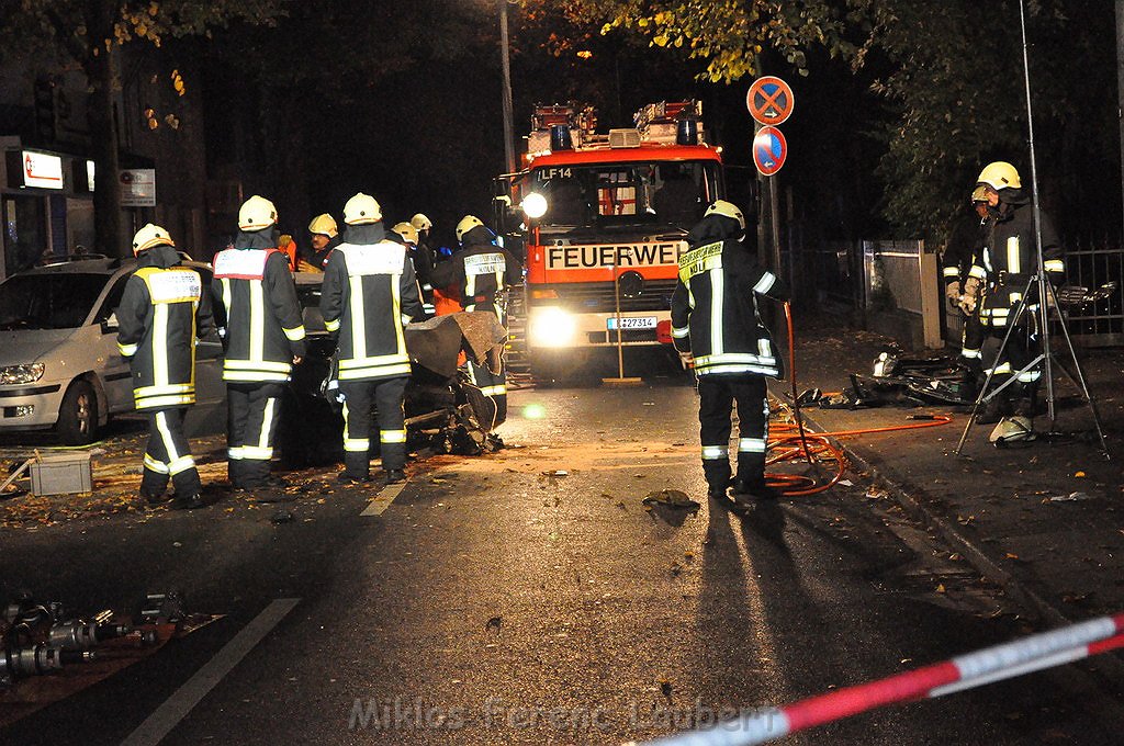 VU PKW gegen Baum Koeln Weiden Aachenerstr Bahnstr P32.JPG